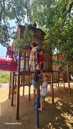 פארק משחקים בצבעון